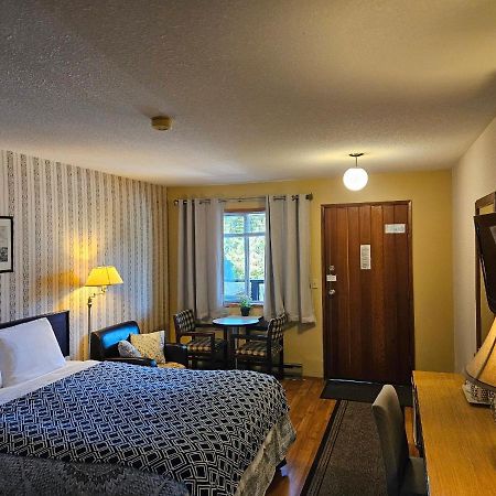 Schooner Motel Tofino Eksteriør billede