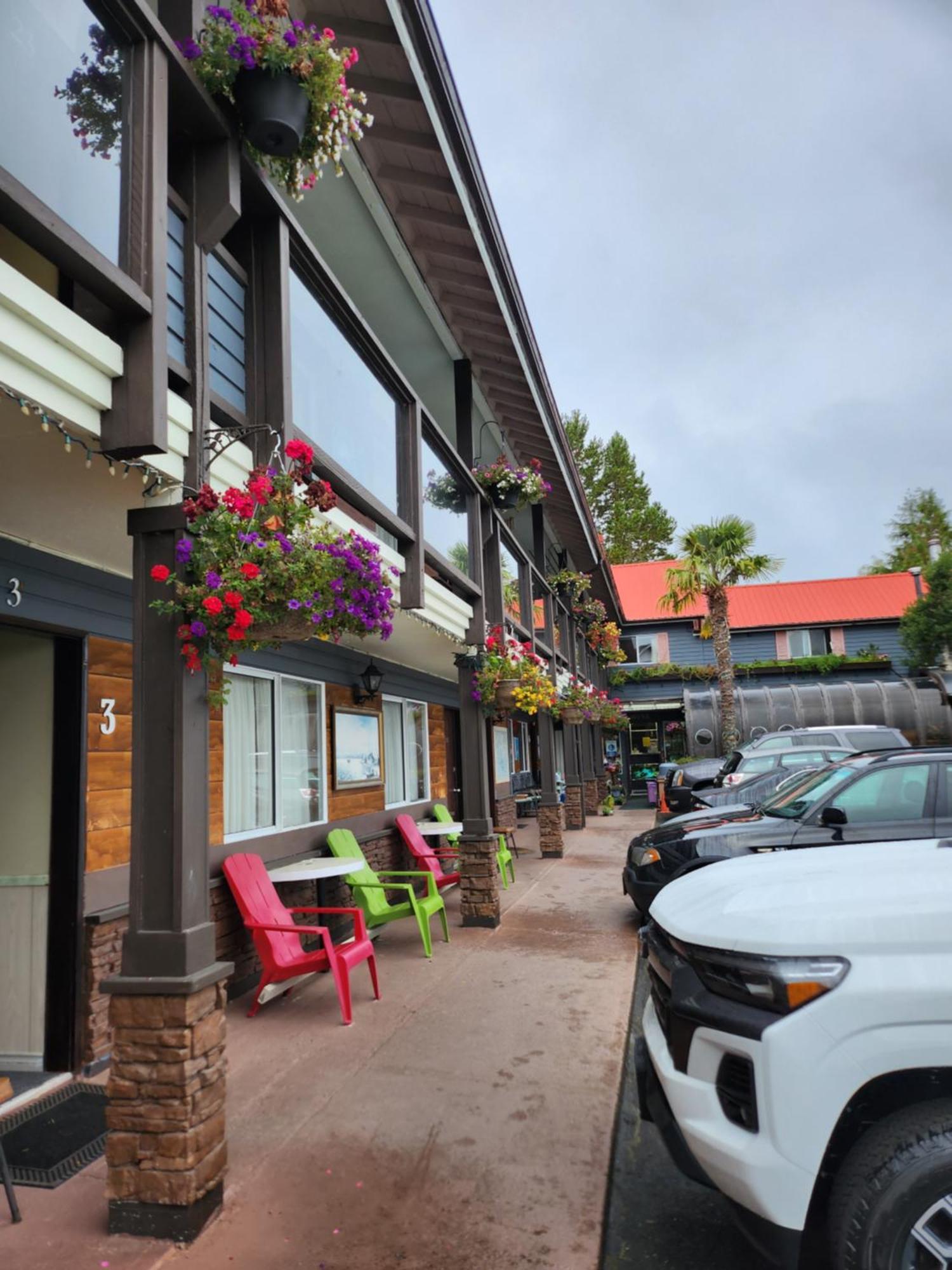 Schooner Motel Tofino Eksteriør billede