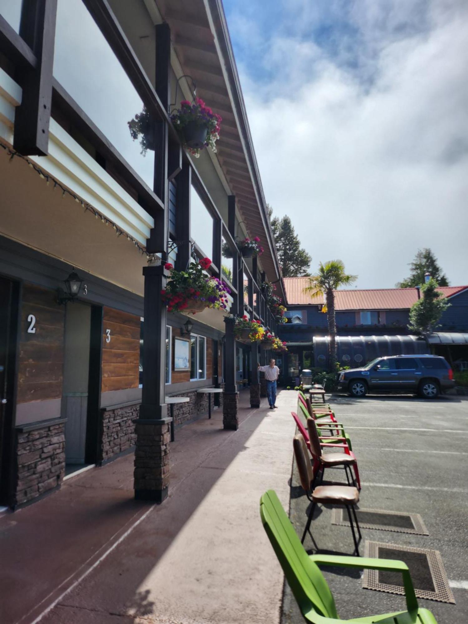 Schooner Motel Tofino Eksteriør billede